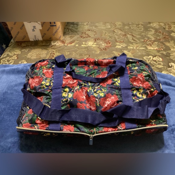 Stow-n-Go Expandable Travel Bag - Picture 9 of 14